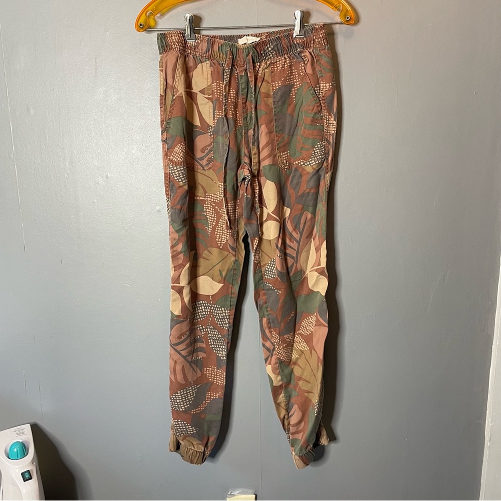 C&C Brown Tropical Camouflage Jogger Pants size XS 100% Lyocell